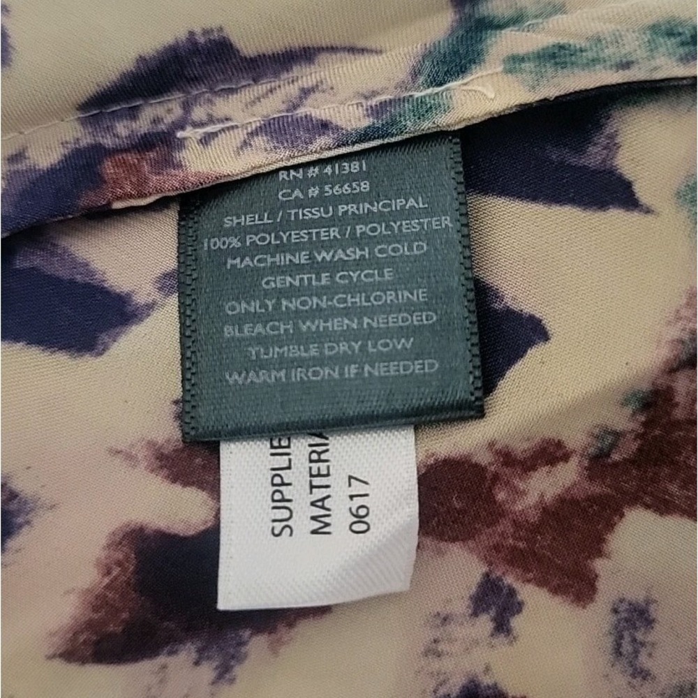 Lauren Ralph Lauren M NWT Asymetrical Ruffle Top Multi Floral Deep-V Silky Poly - Picture 7 of 8